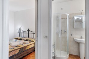 Douche, serviettes fournies