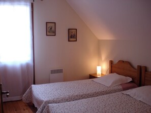 4 chambres, fer et planche à repasser, Wi-Fi