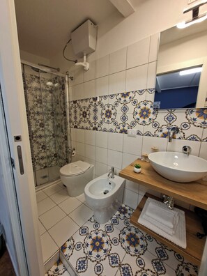 書桌、筆電工作空間、遮光布/窗簾、隔音