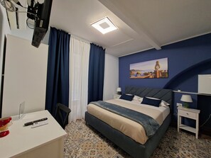 Comfort Room, Balcony, City View | Egyptian cotton sheets, premium bedding, down comforters - B&B Piazza Mazzini (Catania)