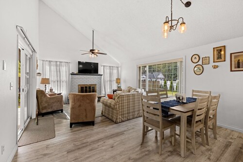 Quiet 3BR Retreat, EV Charger, Fenced Yard (Tide)