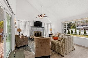 Smart TV - Quiet 3BR Retreat, EV Charger, Fenced Yard (Tide) (Westport)