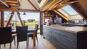 A kitchen with a skylight, wooden beams, and a view of the outdoors. - Apartment 'I'd Love To Be Home' with Shared Pool, Shared Terrace and Wi-Fi (Bidingen)
