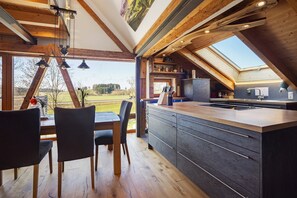 Interior - Apartment 'I'd Love To Be Home' with Shared Pool, Shared Terrace and Wi-Fi (Bidingen)