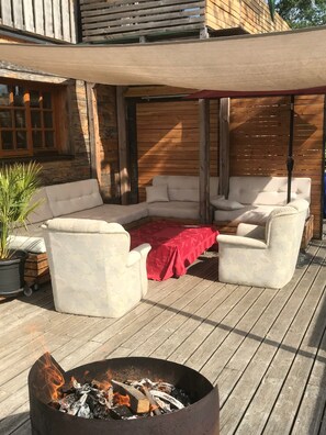 Terrace/patio - Apartment 'I'd Love To Be Home' with Shared Pool, Shared Terrace and Wi-Fi (Bidingen)