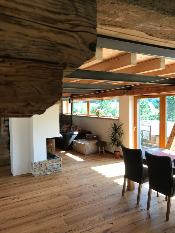 Interior - Apartment 'I'd Love To Be Home' with Shared Pool, Shared Terrace and Wi-Fi (Bidingen)