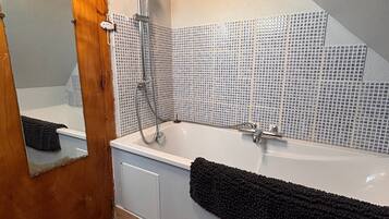 Douche, sèche-cheveux