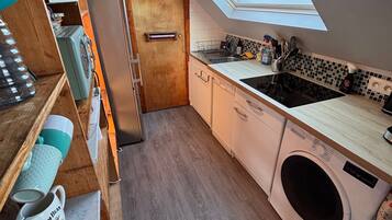 KylskÄp, mikrovÄgsugn, ugn och spishÀll