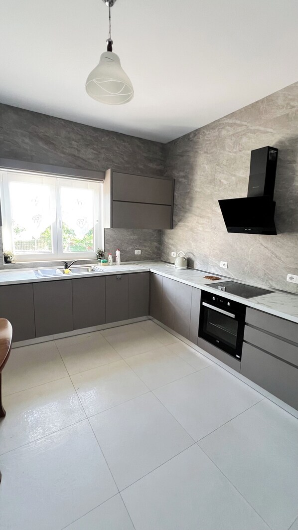 Private kitchen - C Villa in beautiful Berat with AC near Terminal (Berat)