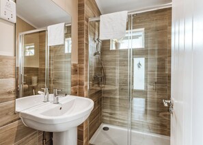 Bathroom - 3 bedroom accommodation in Bridgnorth (Bridgnorth)