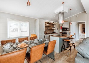 Unclassified image, 3 of 13, button