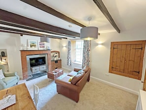TV - 1 bedroom accommodation in Isham (Isham)