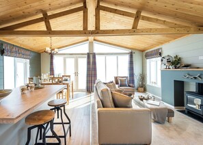 Unclassified image, 2 of 16, button