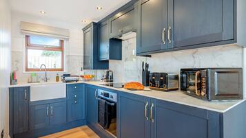 Fridge, oven, stovetop, toaster