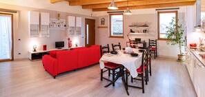 Dining - Charming apartment with private parking near the Cremona Racing Circuit (Casteldidone)