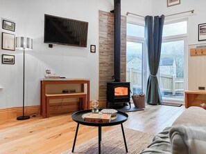 TV, fireplace - 1 bedroom accommodation in Skipton (Skipton)