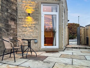 Sitting-out-area | The Coal House, Skipton - 1 bedroom accommodation in Skipton (Skipton)