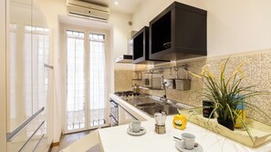 Apartment | Private kitchen | Microwave, dishwasher - Rental in Rome Vittoria Apartment (Rome)