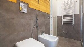 Apartment | Bathroom - Rental in Rome Vittoria Apartment (Rome)