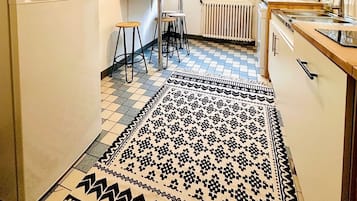 Microwave, stovetop, dishwasher