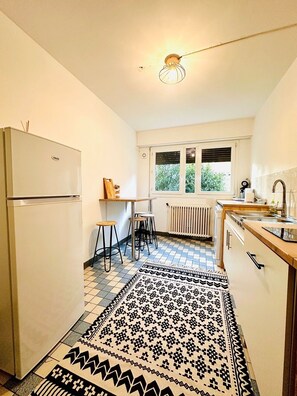 Mikrobølgeovn, kokeplater og oppvaskmaskin