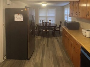 Dining - 3BR/2BA ranch home in Dallas, GA on spacious lot - great for groups! (Dallas)