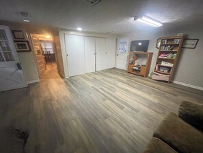 Living area - 3BR/2BA ranch home in Dallas, GA on spacious lot - great for groups! (Dallas)