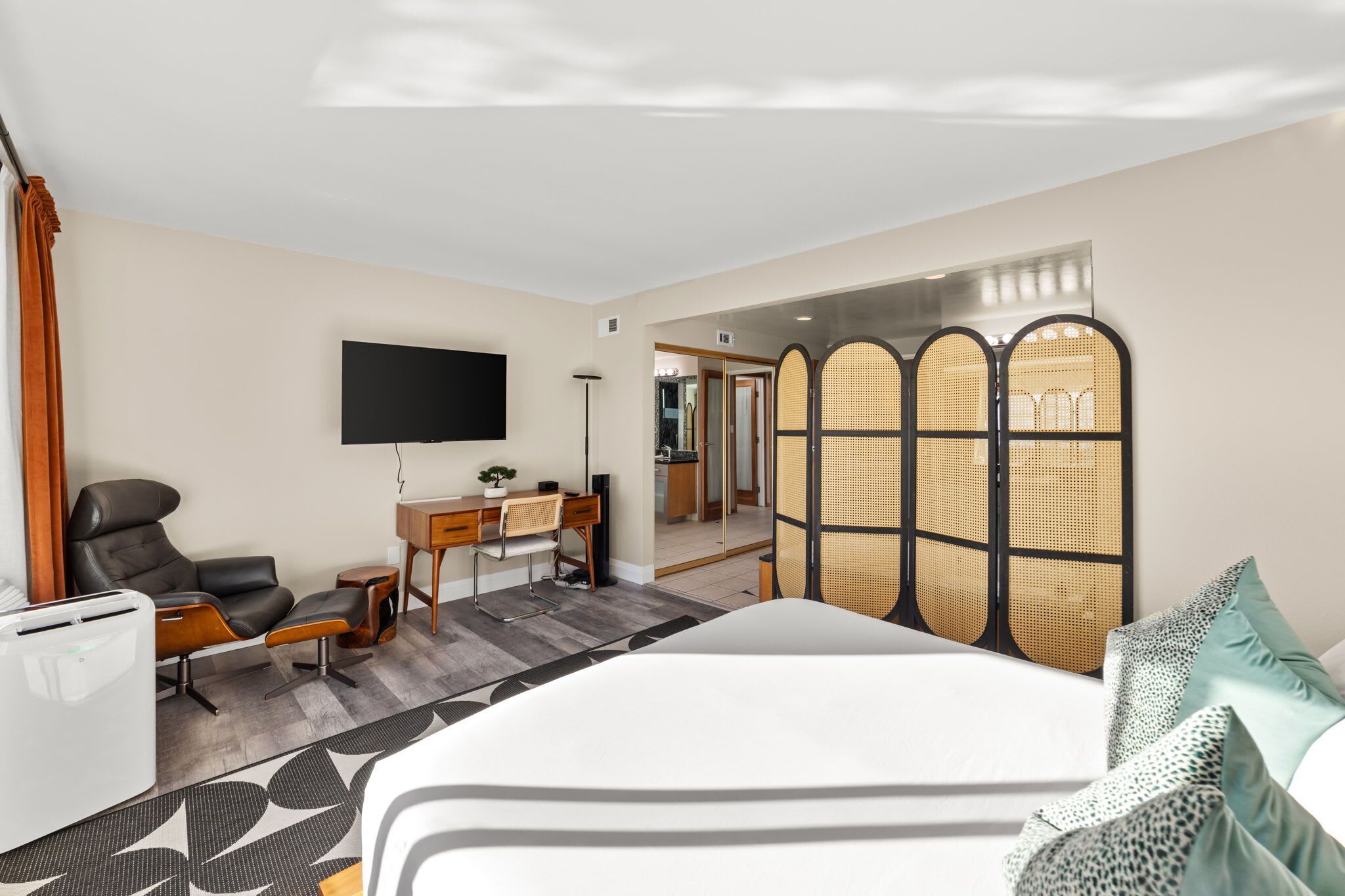 3 bedrooms, desk, iron/ironing board, WiFi