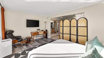 3 bedrooms, desk, iron/ironing board, WiFi