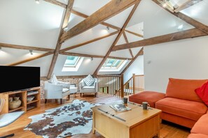 TV, fireplace - 3 Bed in Ketteringham (oc-1878) (Ketteringham)