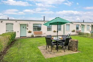 Outdoor dining - 1 Bed in Hinderwell (oc-wa067) (Port Mulgrave)