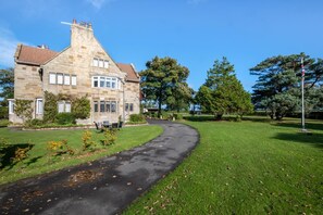 Property grounds - 1 Bed in Hinderwell (oc-wa068) (Port Mulgrave)