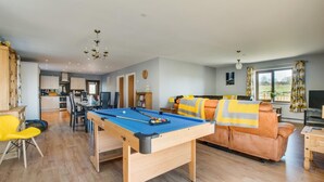 Games room - 3 Bed in Coelbren (oc-way238) (Coelbren)