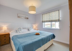 3 bedrooms, iron/ironing board, travel cot, free WiFi - 3 Bed in St. Merryn (oc-p00701) (Saint Merryn)