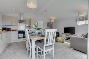 Microwave, oven, dishwasher, high chair - 3 Bed in St. Merryn (oc-p00701) (Saint Merryn)