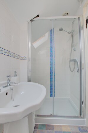 Hair dryer, towels - 3 Bed in Southwold (oc-sdco) (Southwold)