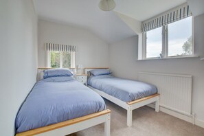 Iron/ironing board, travel cot, free WiFi, bed sheets - 4 Bed in Wells-next-the-Sea (oc-1912) (Wells-next-the-Sea)