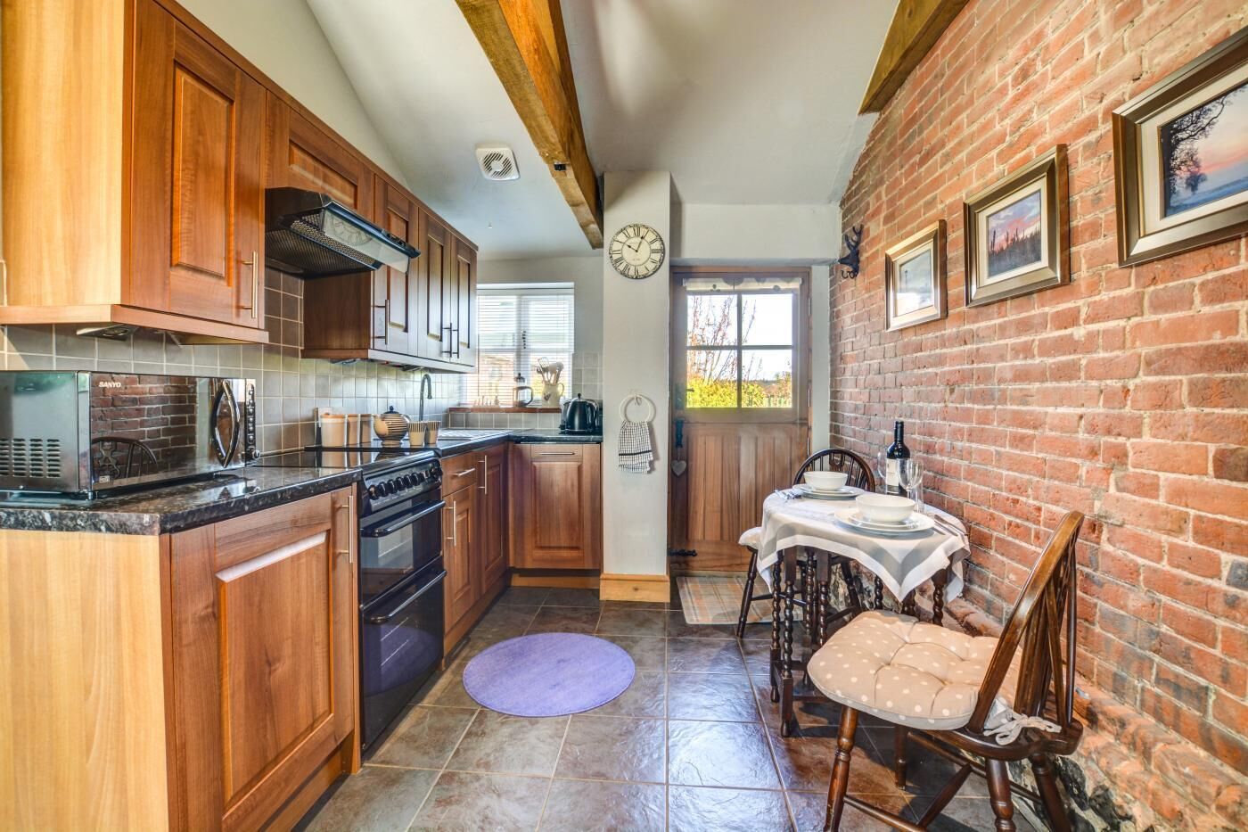 Mikrowelle, Ofen, Geschirrspüler, Kochgeschirr/Geschirr/Besteck