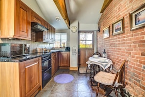 Microwave, oven, dishwasher, cookware/dishes/utensils