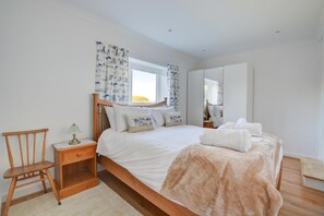 3 bedrooms, iron/ironing board, free WiFi, bed sheets - 3 Bed in Cromer (oc-1909) (Cromer)