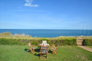 Outdoor dining - 3 Bed in Cromer (oc-1909) (Cromer)