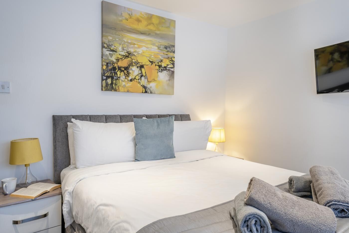 Iron/ironing board, free WiFi, bed sheets
