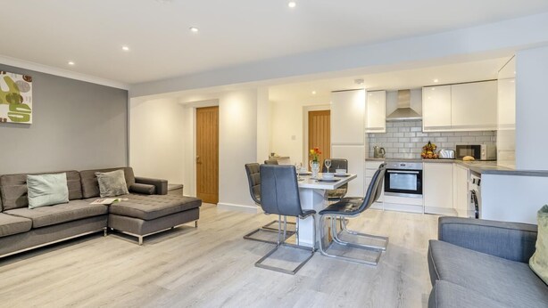 Interior - 3 Bed in Cardiff (oc-bow65) (Cardiff)