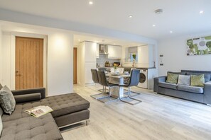 Unclassified image, 5 of 38, button - 3 Bed in Cardiff (oc-bow65) (Cardiff)