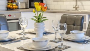 Dining - 3 Bed in Cardiff (oc-bow65) (Cardiff)