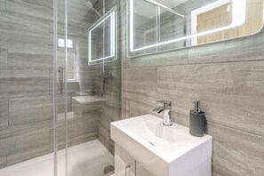 Hair dryer, towels - 3 Bed in Cardiff (oc-bow65) (Cardiff)