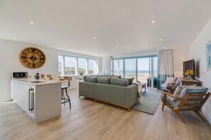 TV - 3 Bed in Perranporth (oc-p00695) (Perranporth)