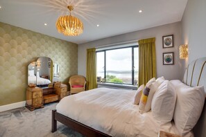 Iron/ironing board, travel cot, free WiFi, bed sheets - 5 Bed in Newquay (oc-p00894) (Newquay)
