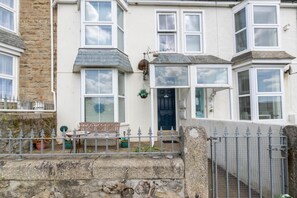 Exterior detail - 1 Bed in St. Ives (oc-34belm) (Saint Ives)