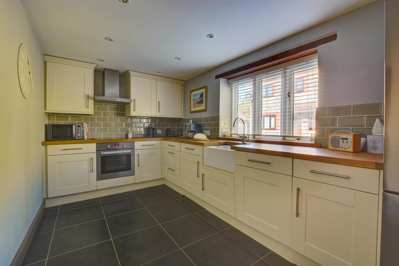 Microondas, horno, lavavajillas y periquera 